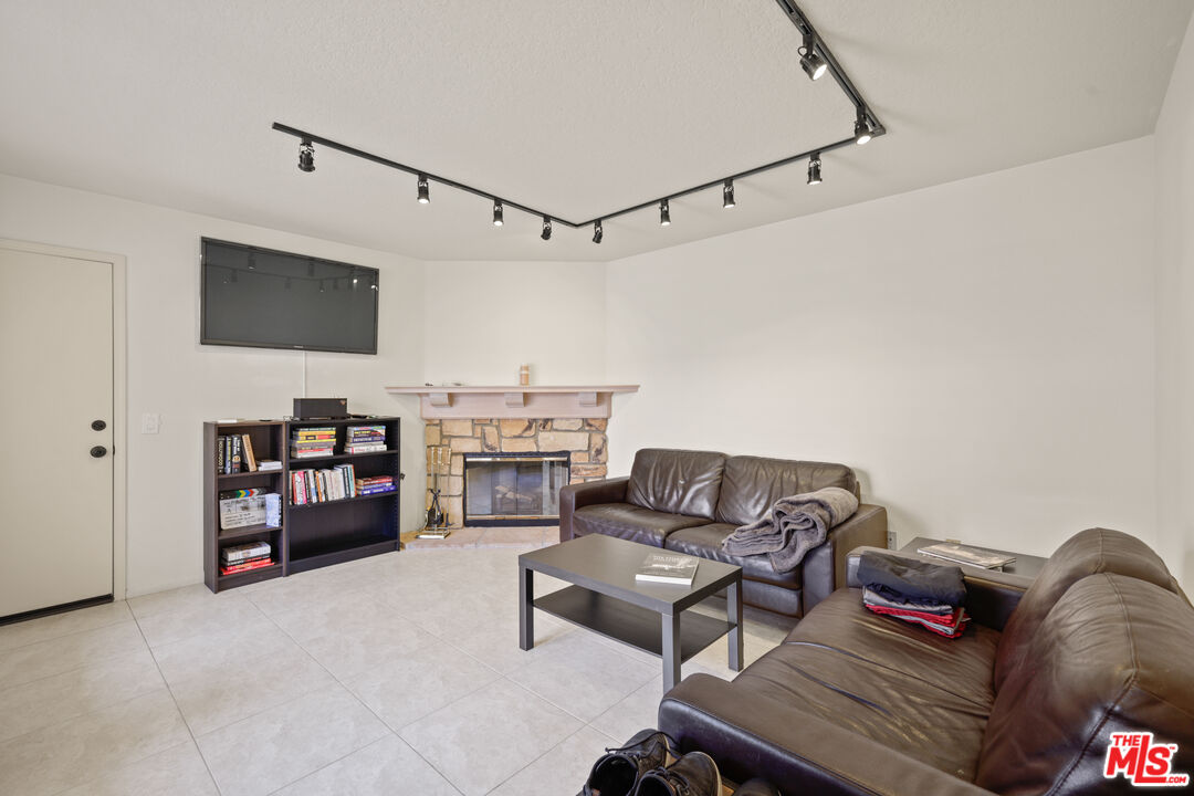 12119 Falcon Crest Way