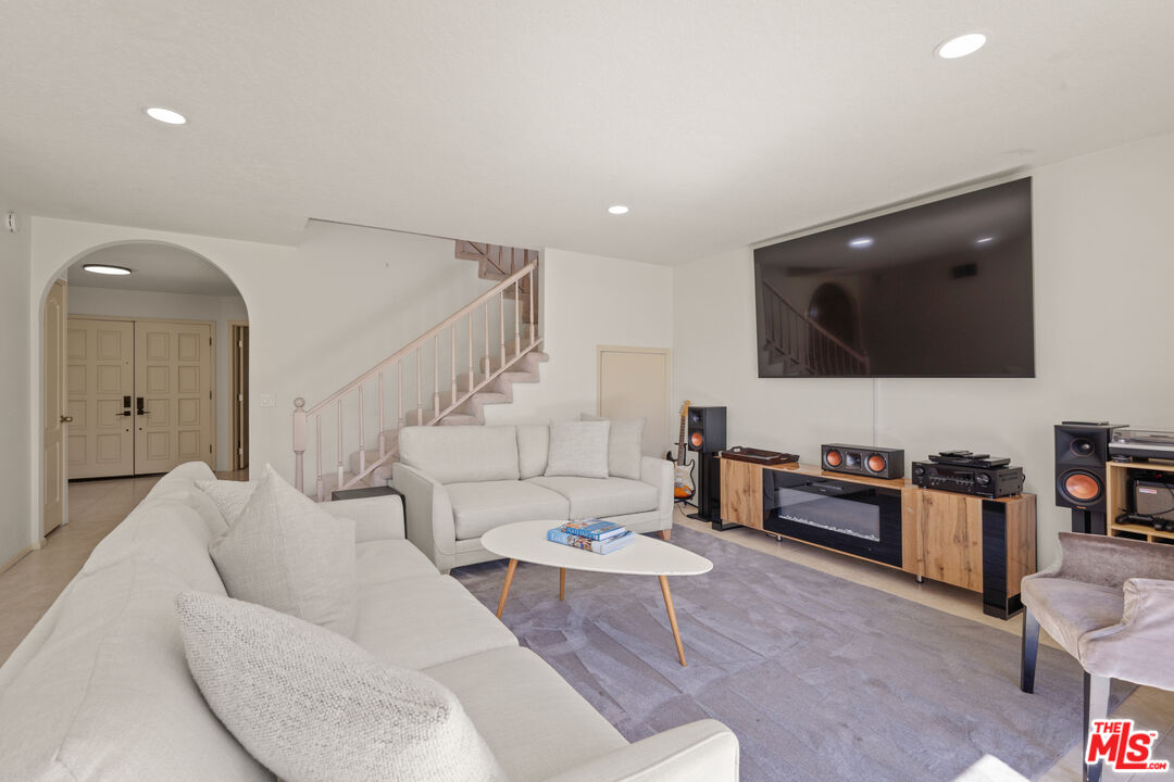 12119 Falcon Crest Way