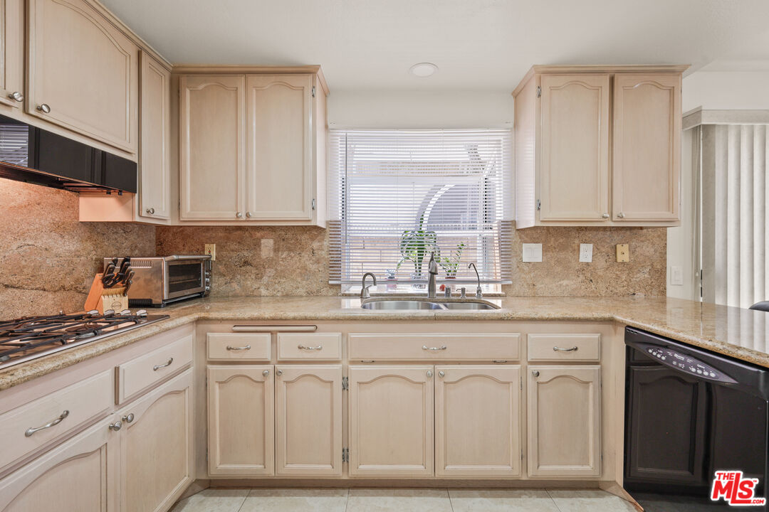 12119 Falcon Crest Way