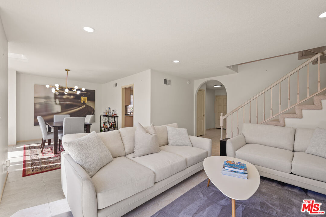 12119 Falcon Crest Way