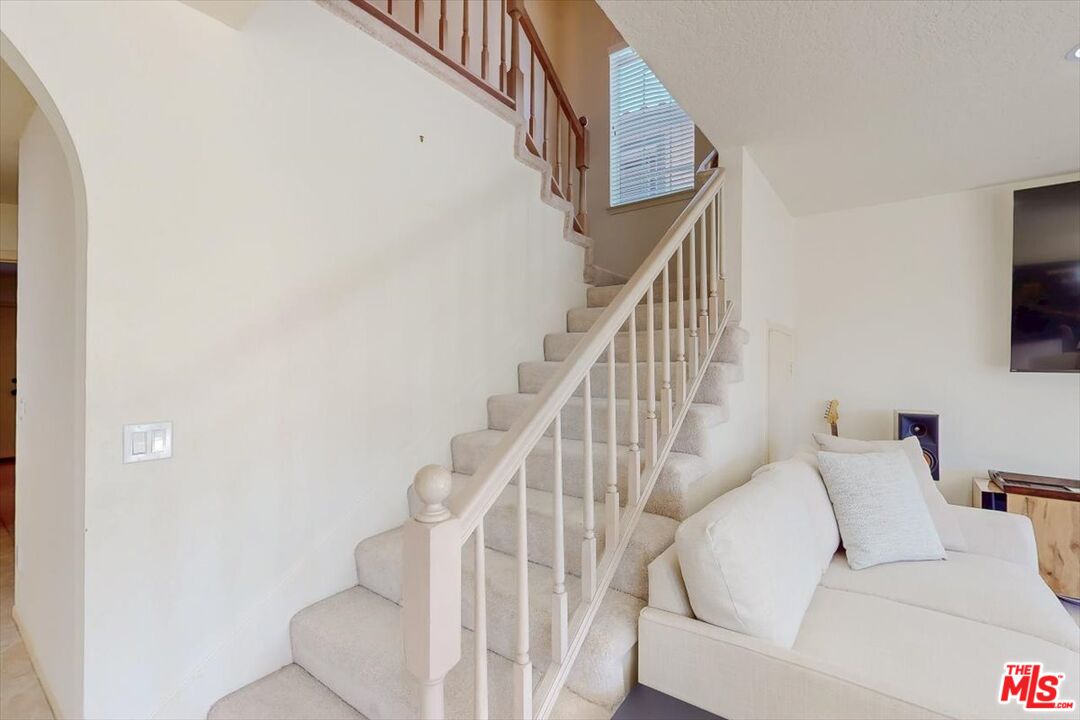 12119 Falcon Crest Way