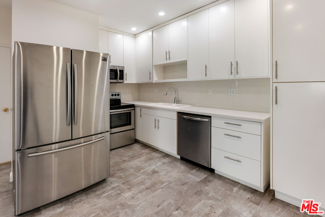 1440 Veteran Ave Unit: 220