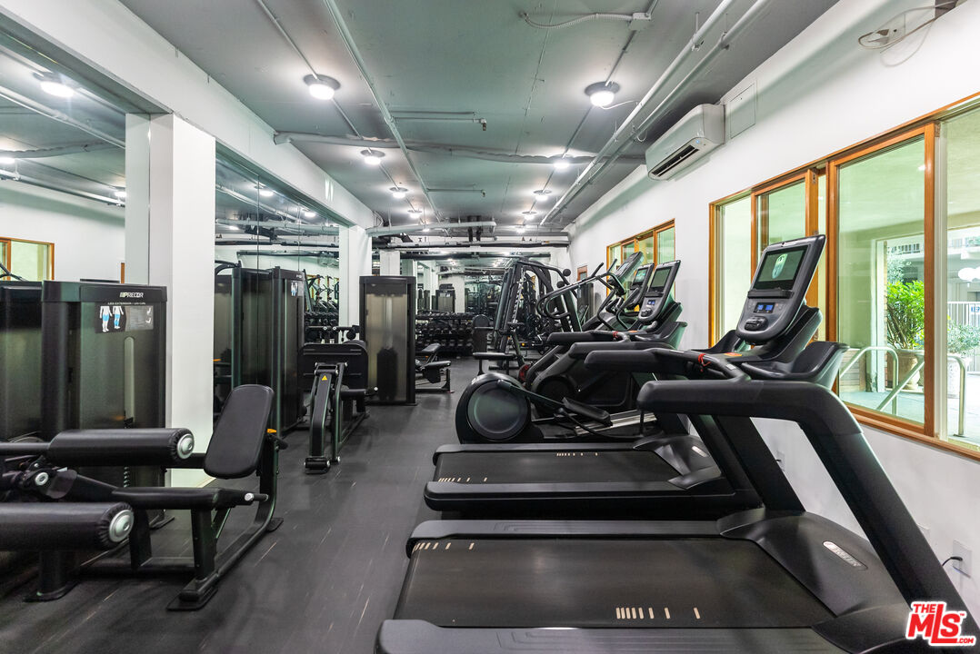 1440 Veteran Ave Unit: 220