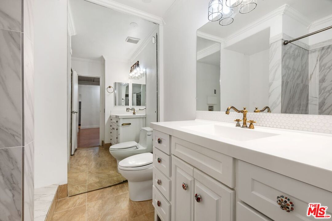 1735 N Fuller Ave Unit: 121