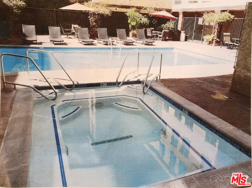 1735 N Fuller Ave Unit: 121