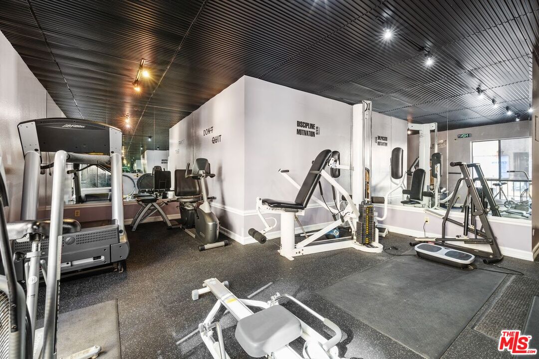 1735 N Fuller Ave Unit: 121