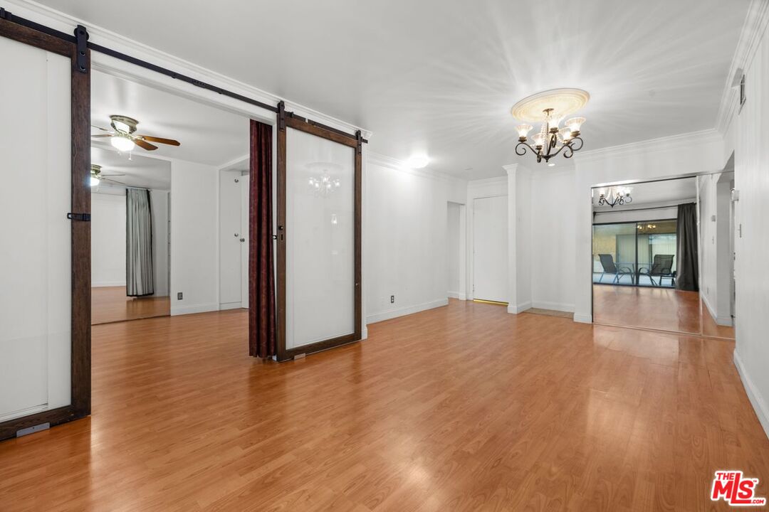 1735 N Fuller Ave Unit: 121