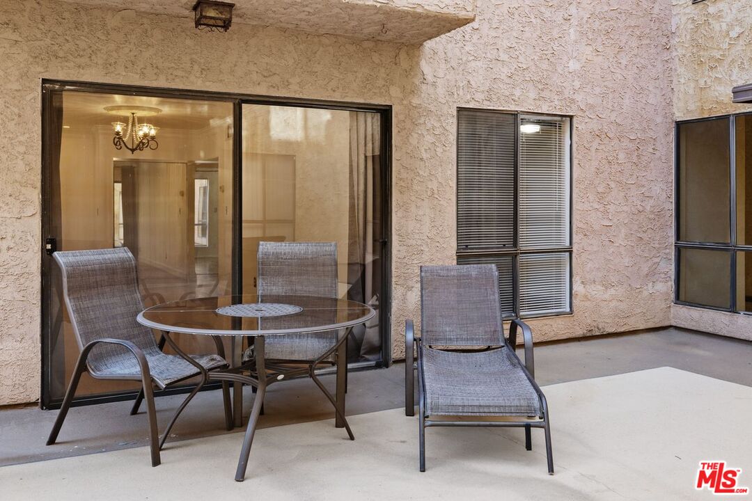 1735 N Fuller Ave Unit: 121