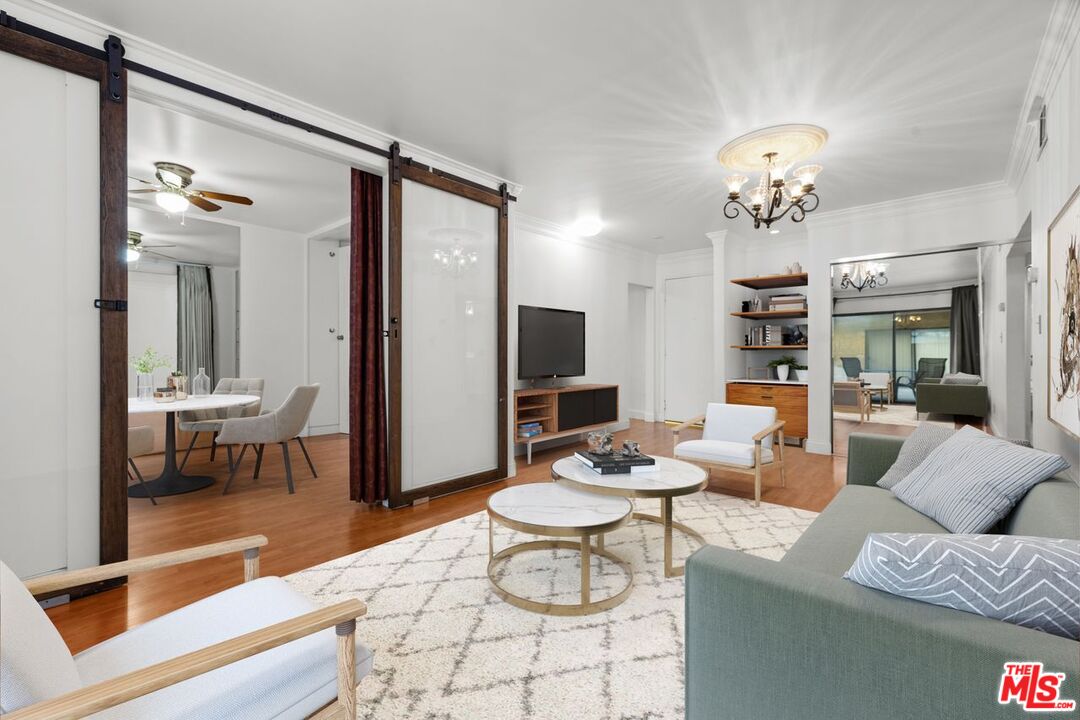 1735 N Fuller Ave Unit: 121