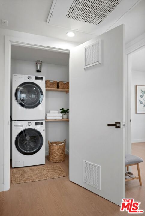 1717 Winona Blvd Unit: 201