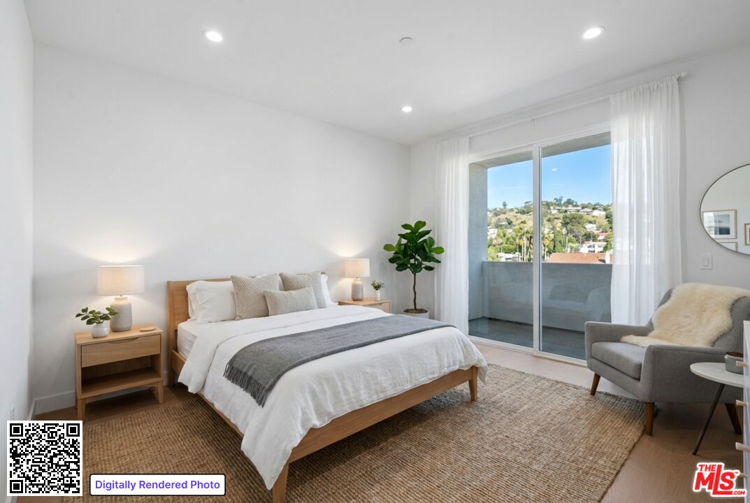 1717 Winona Blvd Unit: 201