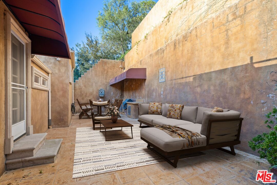 1808 Franklin Canyon Dr