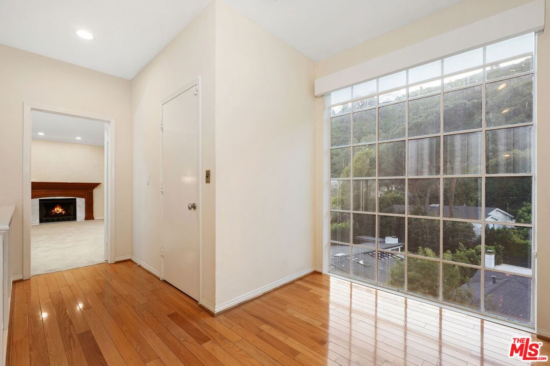 1808 Franklin Canyon Dr