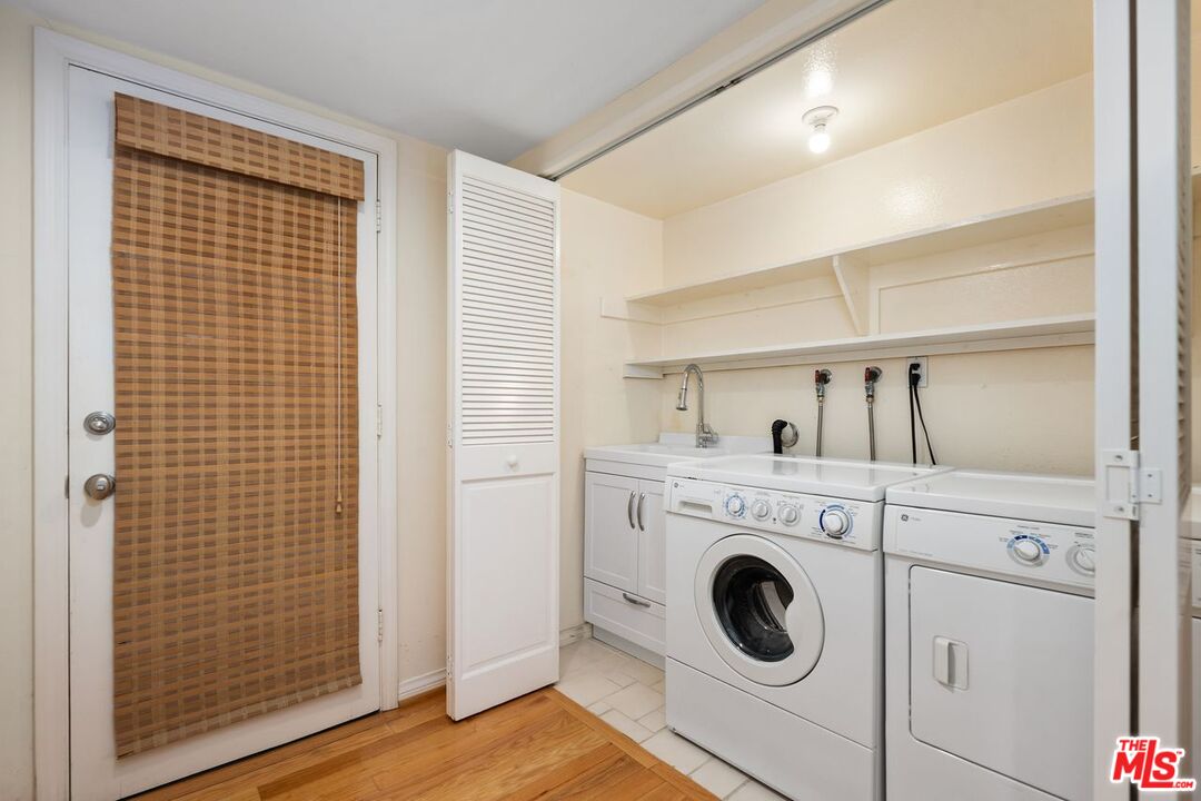 1808 Franklin Canyon Dr