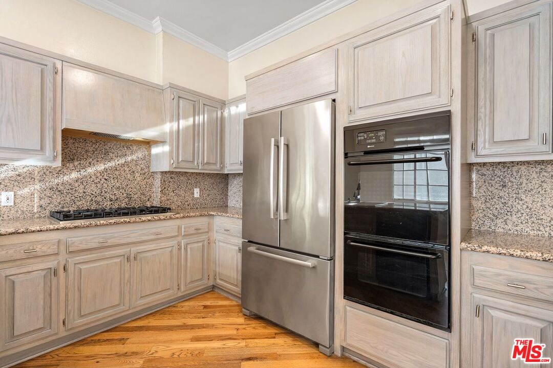 1808 Franklin Canyon Dr