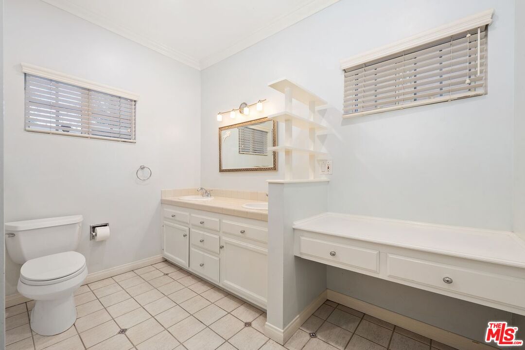 1808 Franklin Canyon Dr