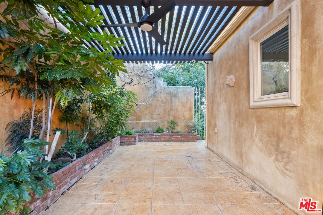 1808 Franklin Canyon Dr