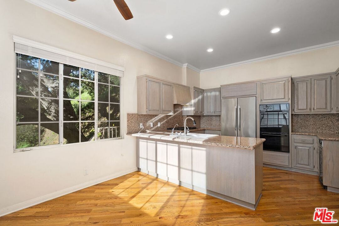 1808 Franklin Canyon Dr