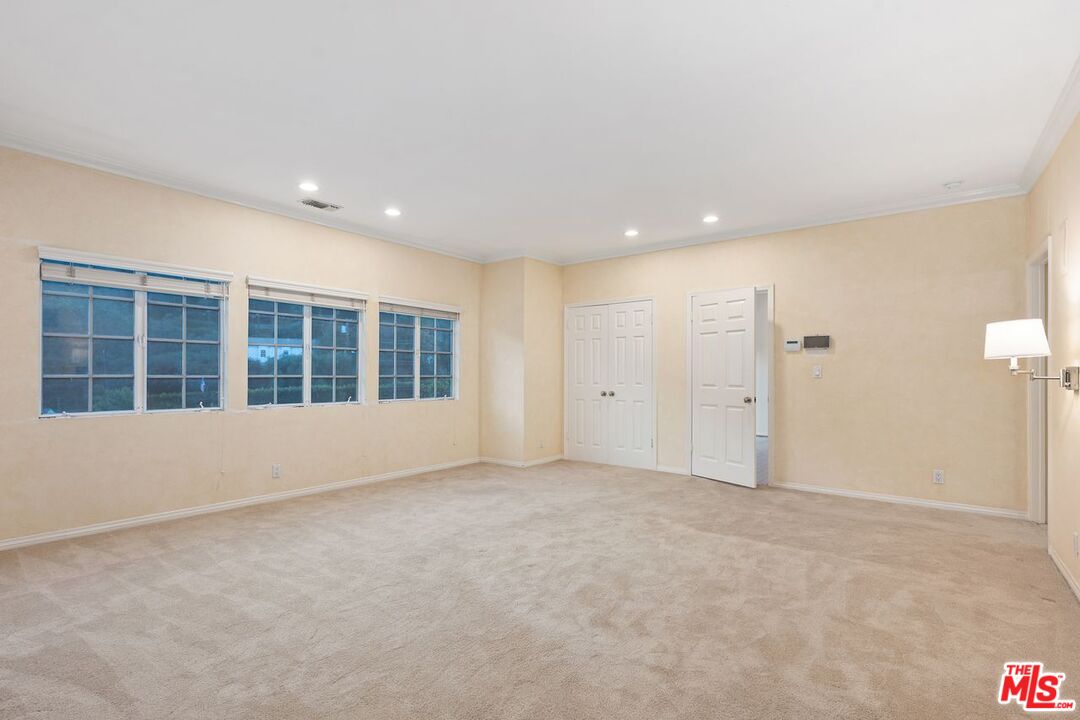 1808 Franklin Canyon Dr