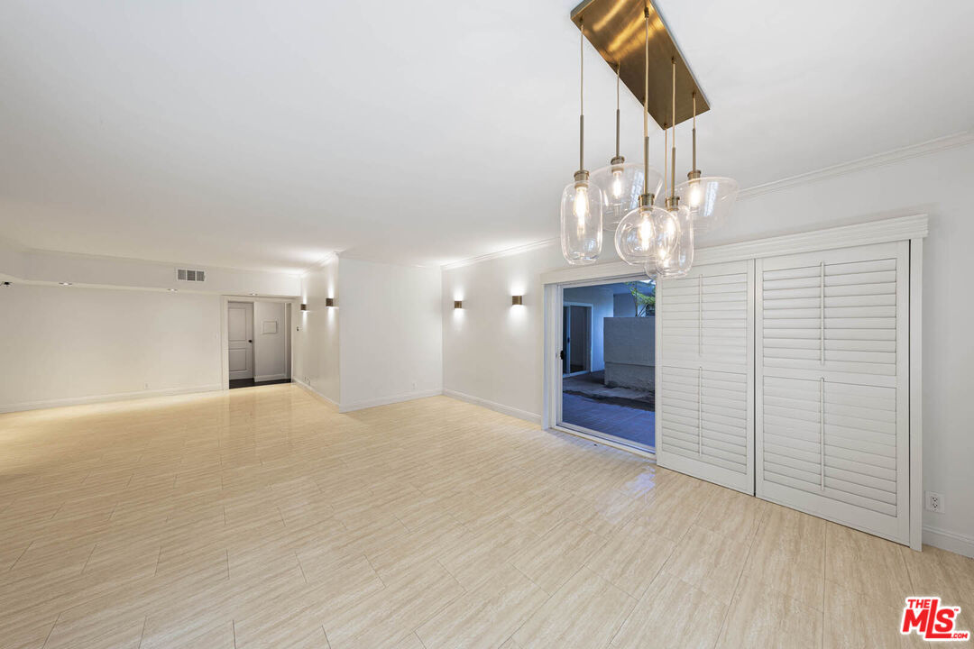 1131 Alta Loma Rd Unit: 131