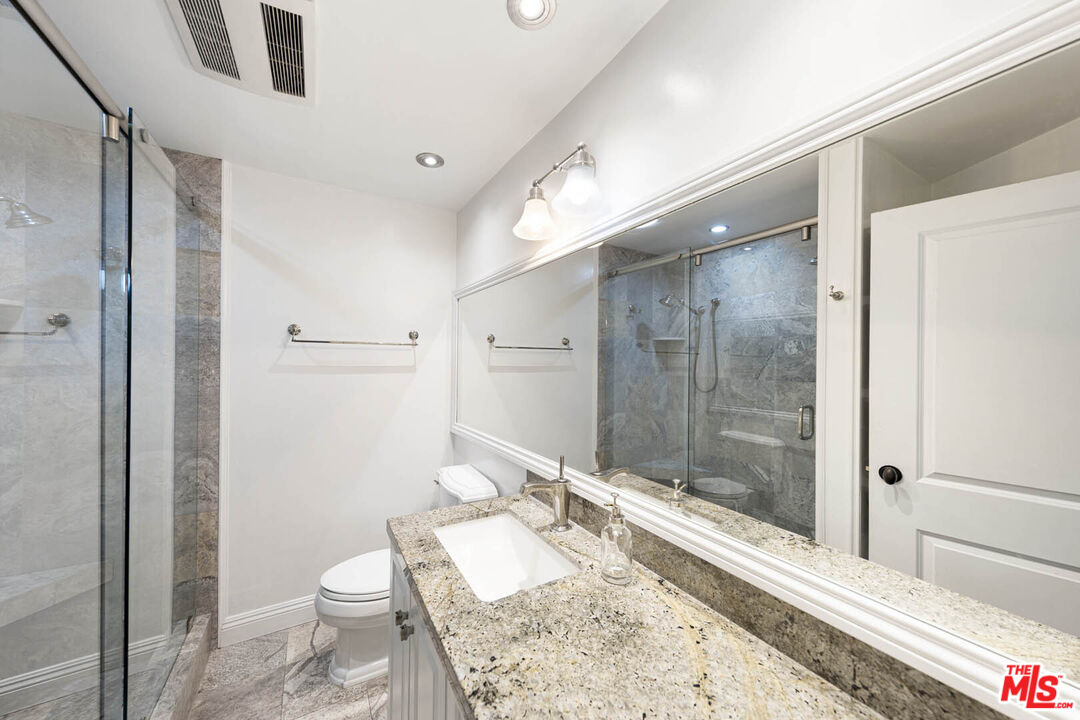 1131 Alta Loma Rd Unit: 131