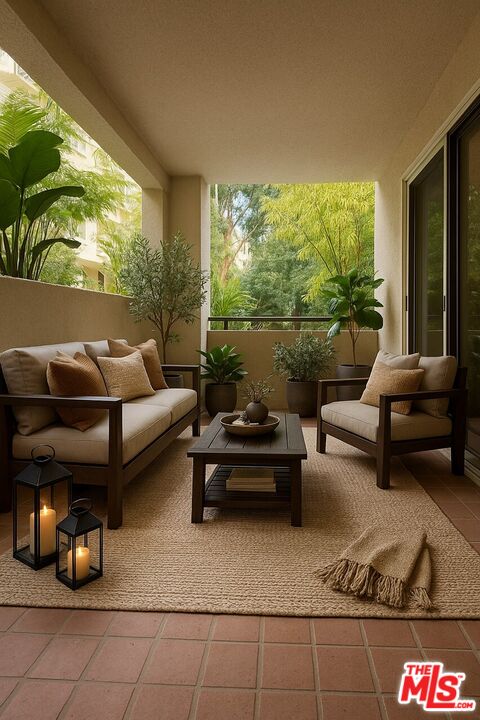 1131 Alta Loma Rd Unit: 131