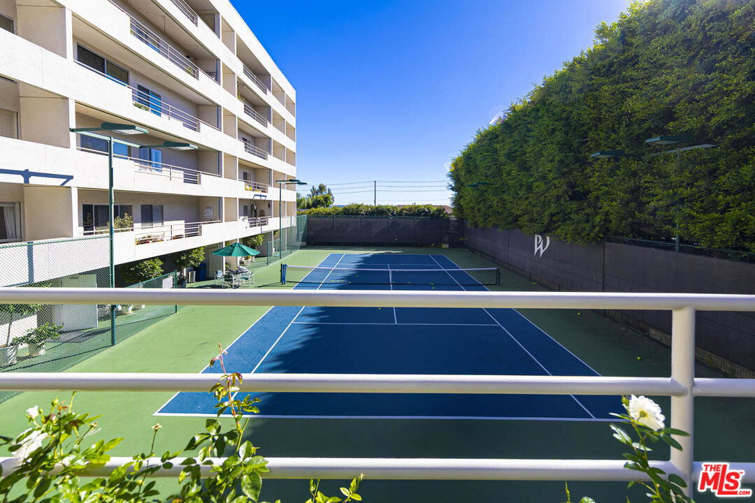1131 Alta Loma Rd Unit: 131