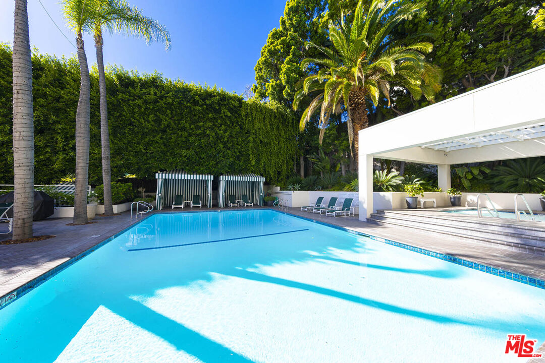 1131 Alta Loma Rd Unit: 131