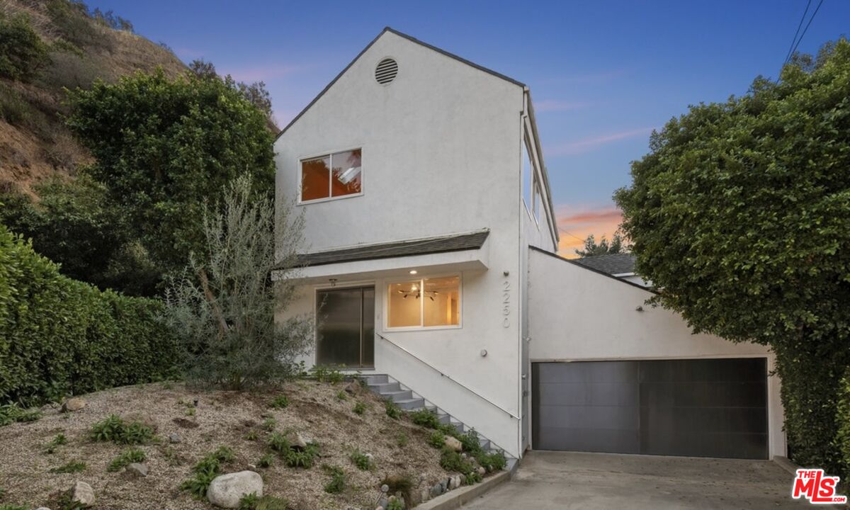 2250 Nichols Canyon Rd