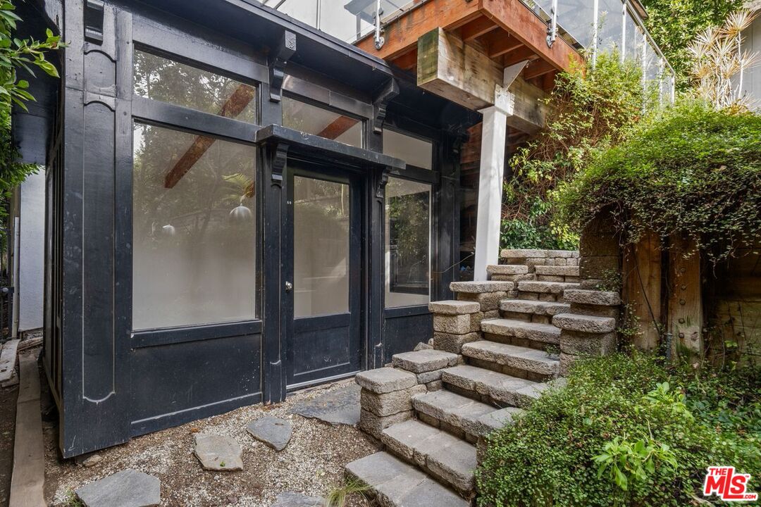 2250 Nichols Canyon Rd