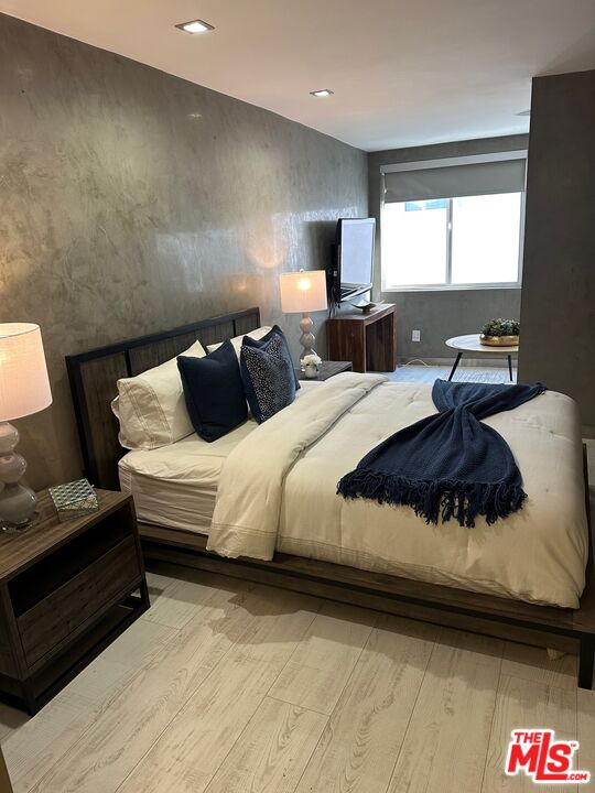 262 N Crescent Dr Unit: 2 E