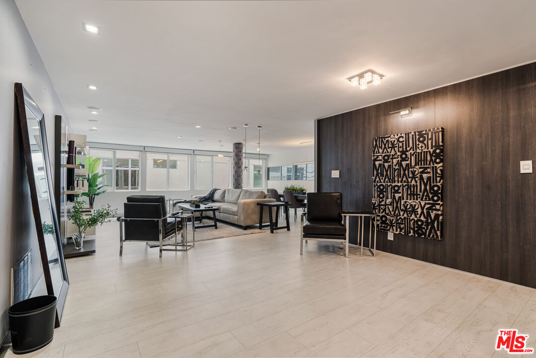 262 N Crescent Dr Unit: 2 E