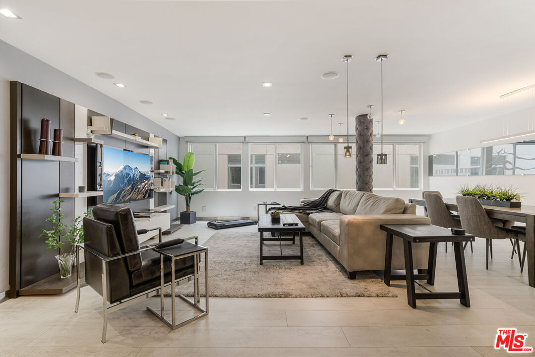 262 N Crescent Dr Unit: 2 E