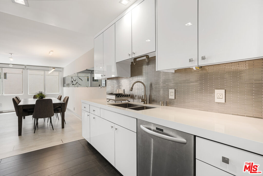 262 N Crescent Dr Unit: 2 E