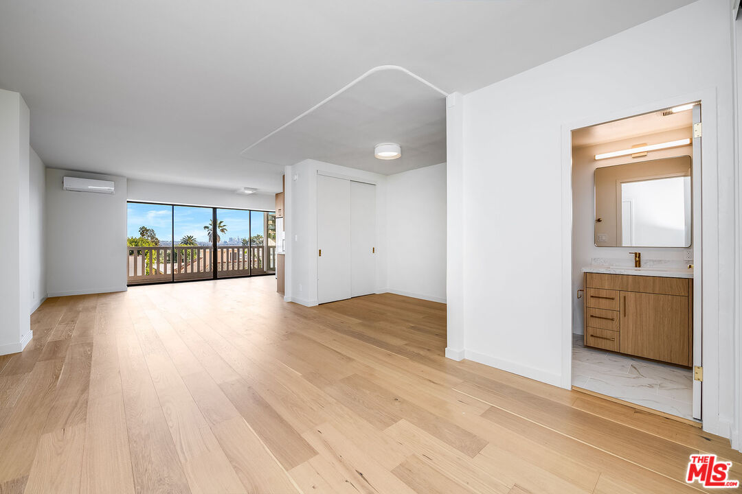 999 N Doheny Dr Unit: 306