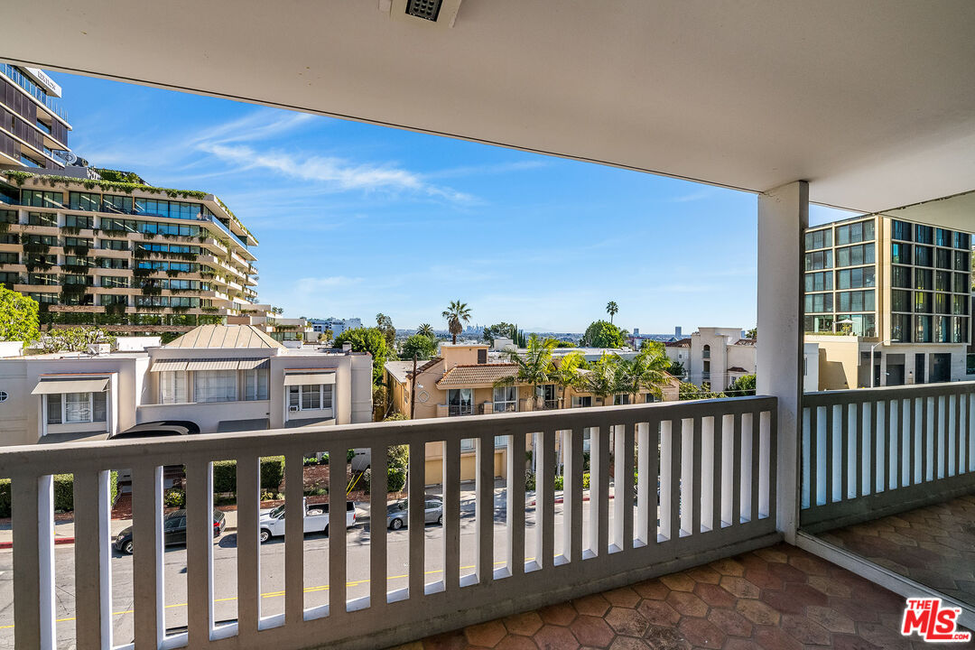 999 N Doheny Dr Unit: 306