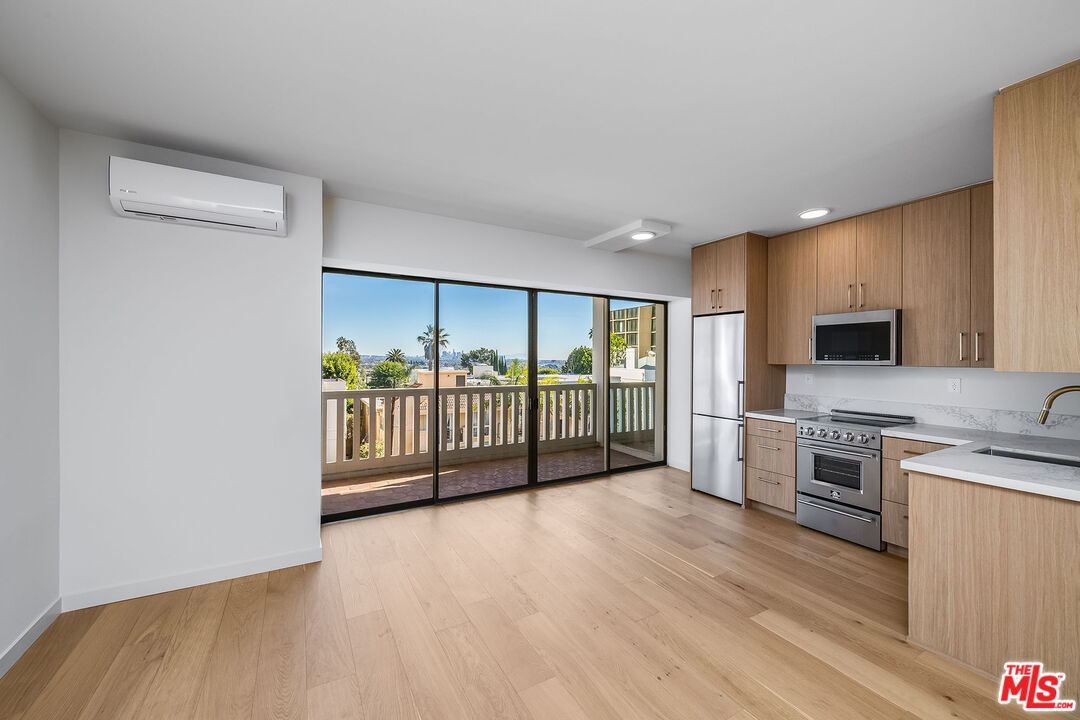 999 N Doheny Dr Unit: 306