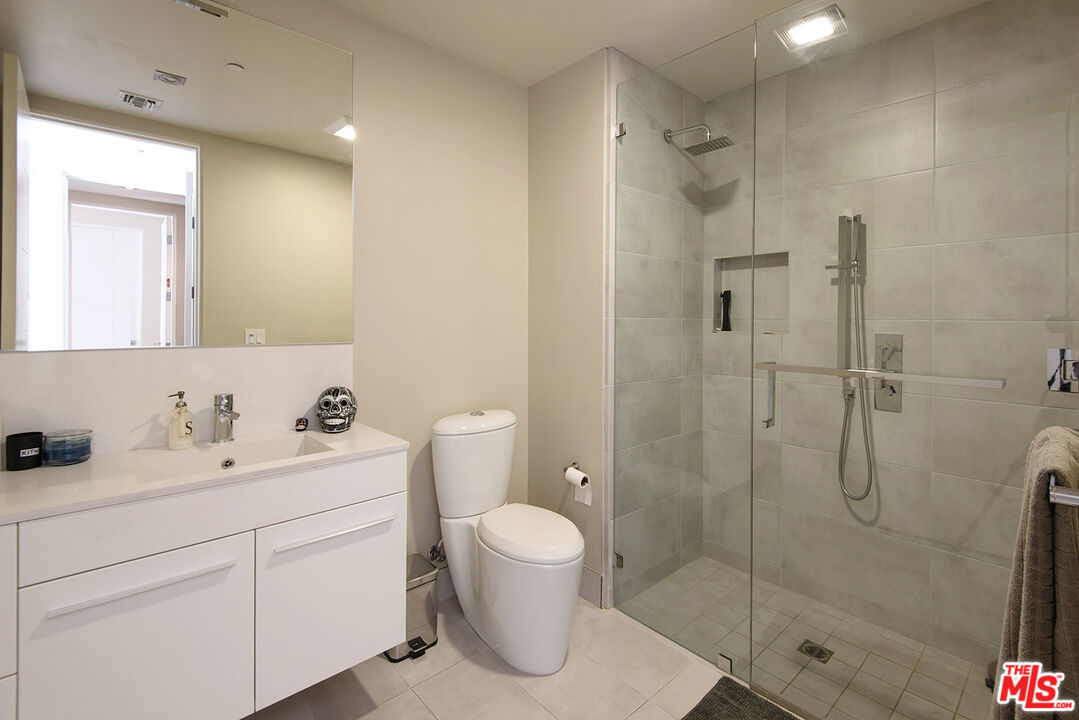 432 N OAKHURST DR Unit: 306