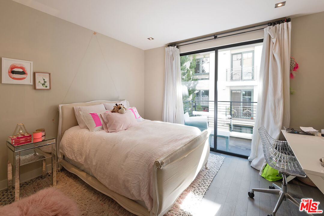 432 N OAKHURST DR Unit: 306