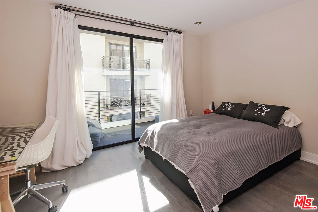 432 N OAKHURST DR Unit: 306