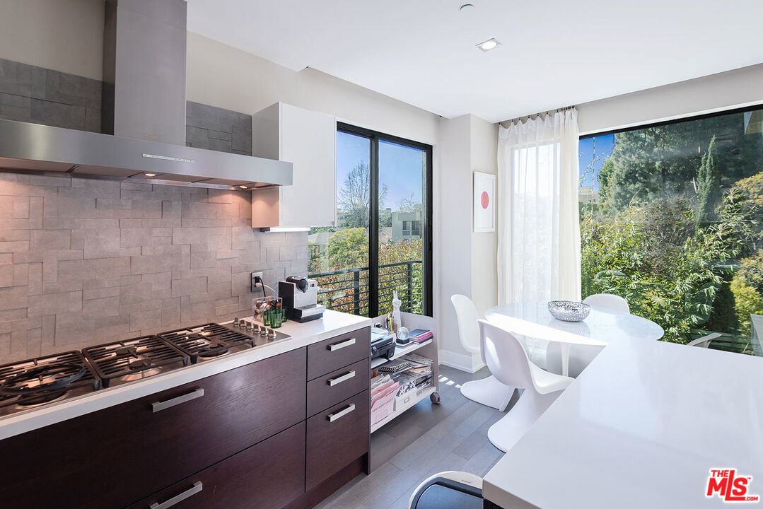 432 N OAKHURST DR Unit: 306