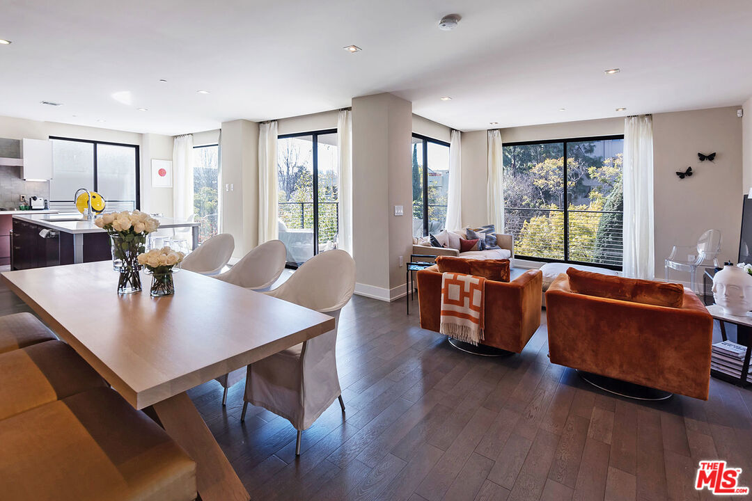 432 N OAKHURST DR Unit: 306