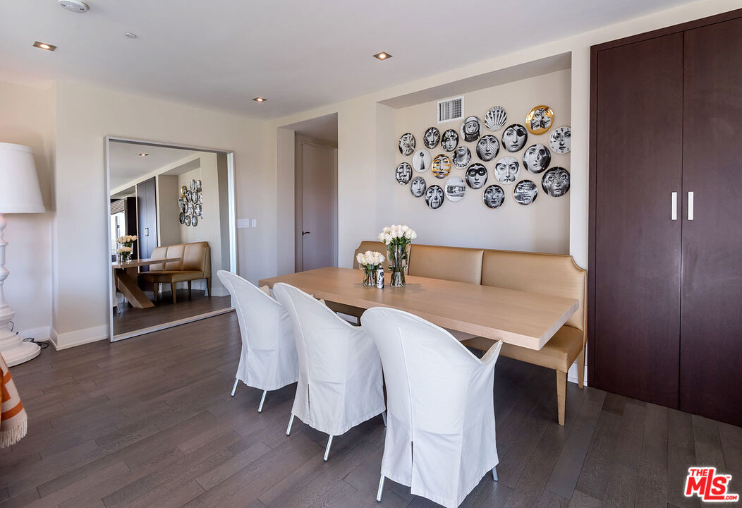 432 N OAKHURST DR Unit: 306