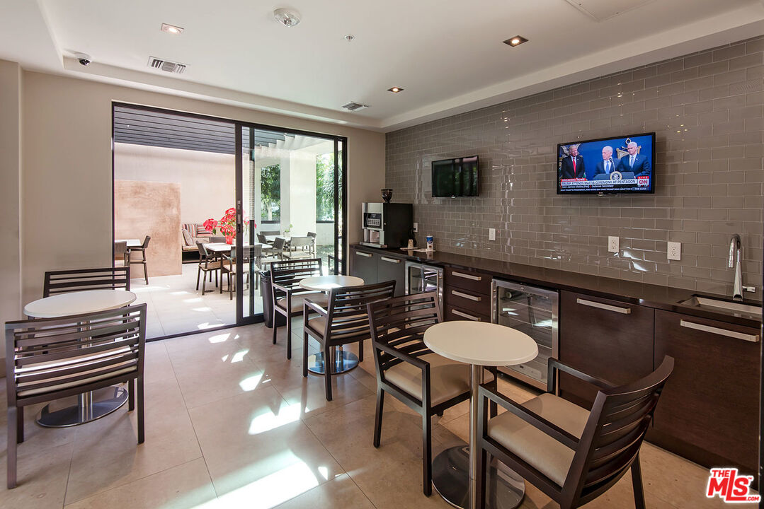 432 N OAKHURST DR Unit: 306