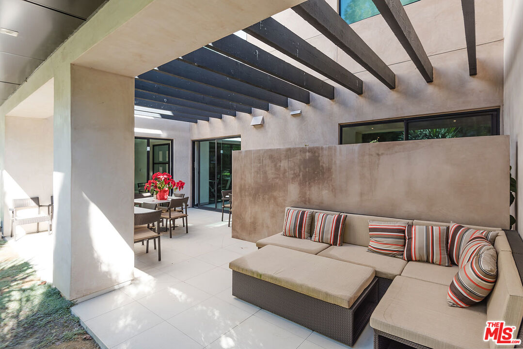 432 N OAKHURST DR Unit: 306