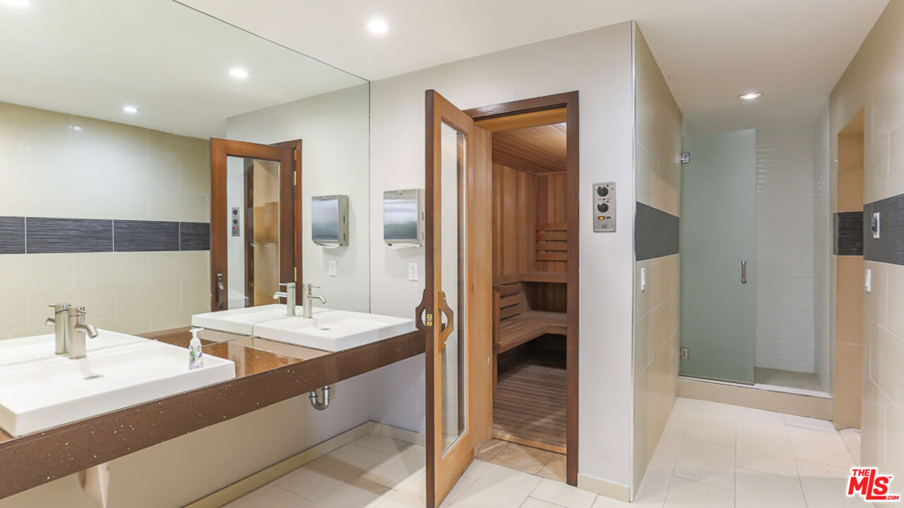 7250 Franklin Ave Unit: 1112