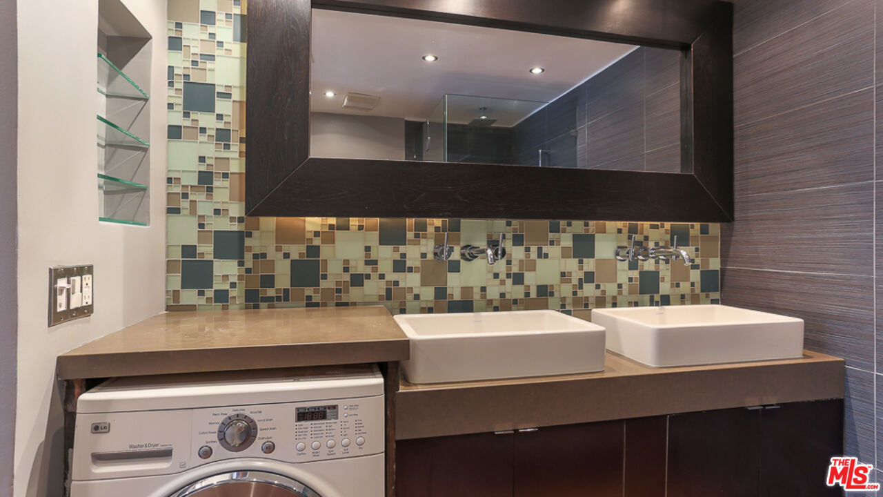 7250 Franklin Ave Unit: 1112