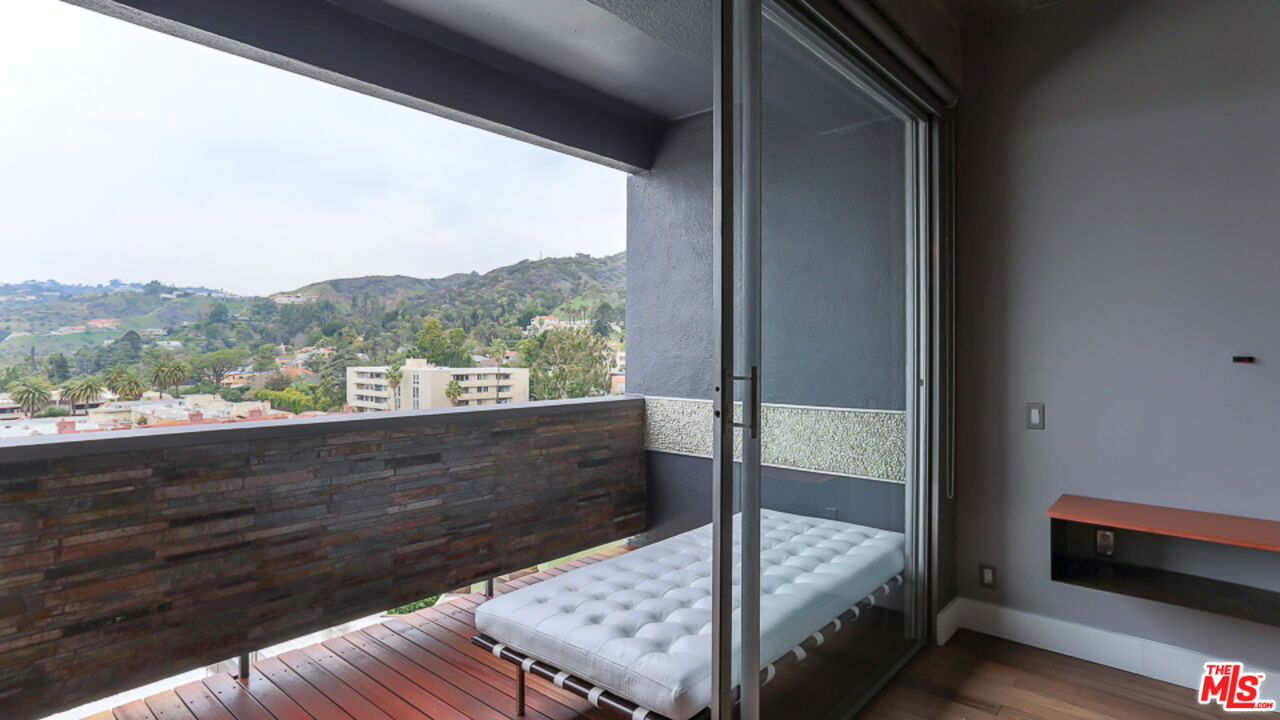 7250 Franklin Ave Unit: 1112