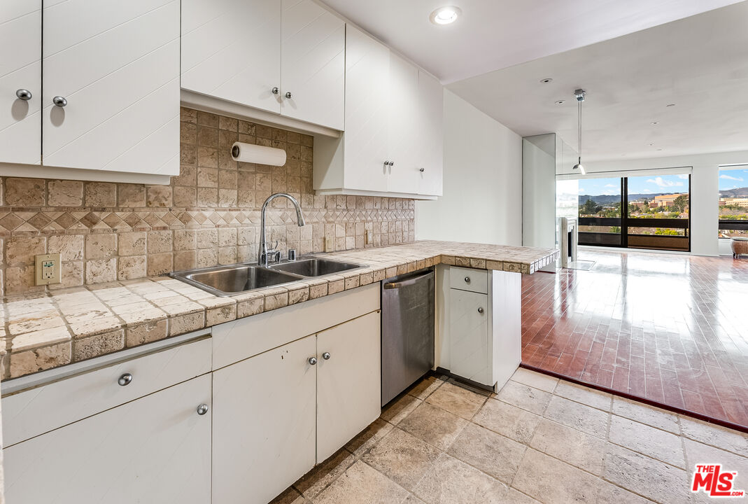 10551 Wilshire Blvd Unit: 1103