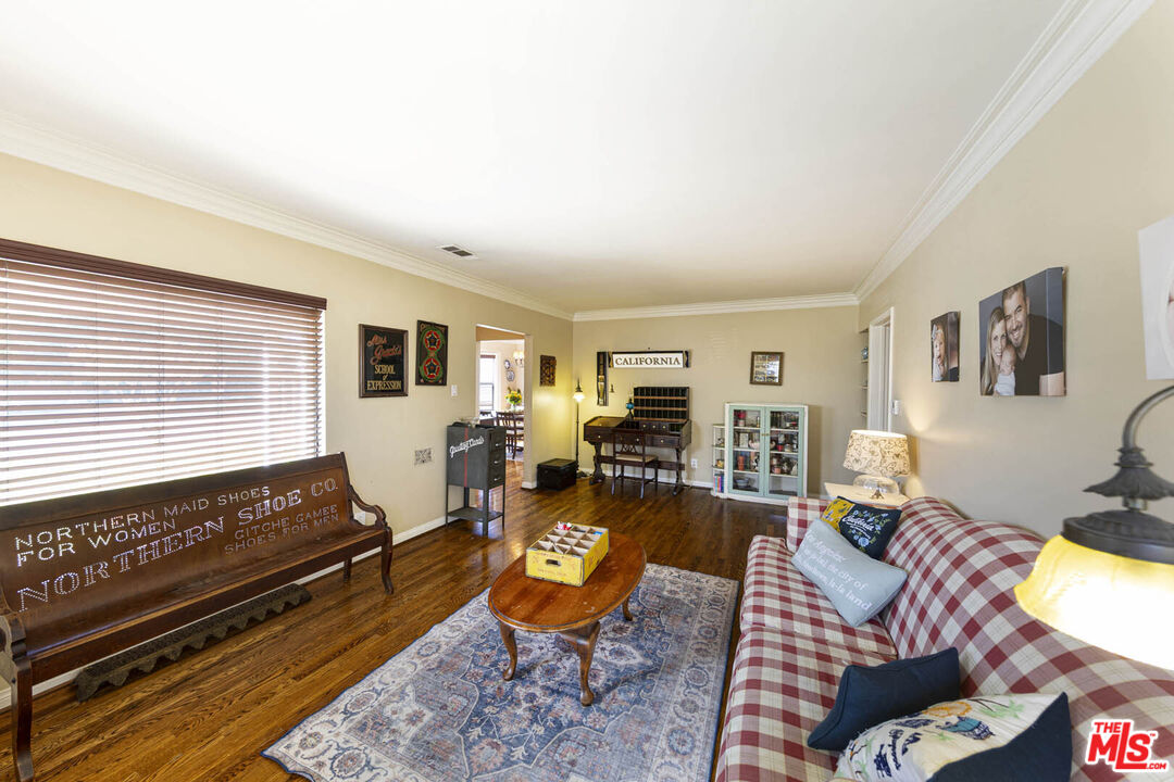 532 N San Marino Ave